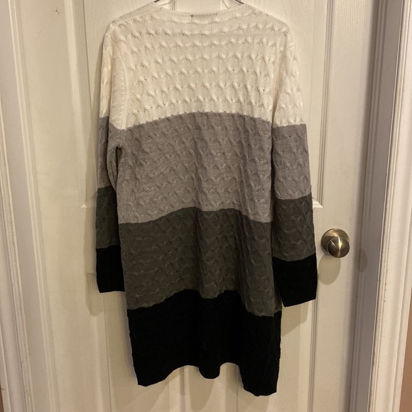 Grey white and black cardigan size Lg EUC - Picture 5 of 5